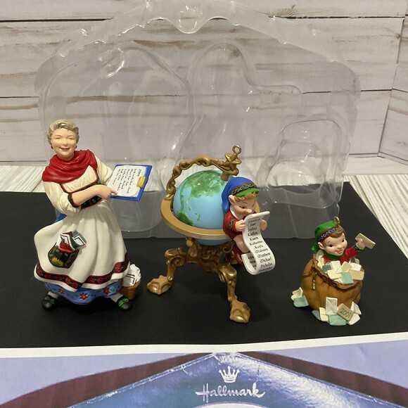 Hallmark LETTERA, GLOBUS & MRS. CLAUS Collectors Club 2001 Ornaments No Damage - Picture 1 of 6